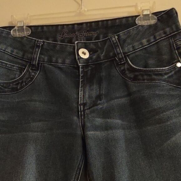 Guess jeans Women's size 29 or size 8 medium wash rhinestone emblem back pocket - Picture 2 of 5